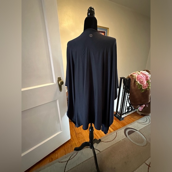 Balance Collection stretchy cape - Picture 7 of 13